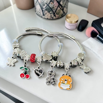 12 Pulsera Tipo Pandora con Dijes Capibara $13.5 c/u