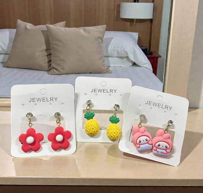 12 Pares de aretes luce hermosa $7.8 c/u