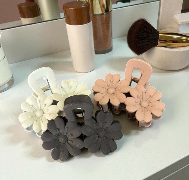 12 Pinzas Matte Flores Dobles  $6.9 c/u