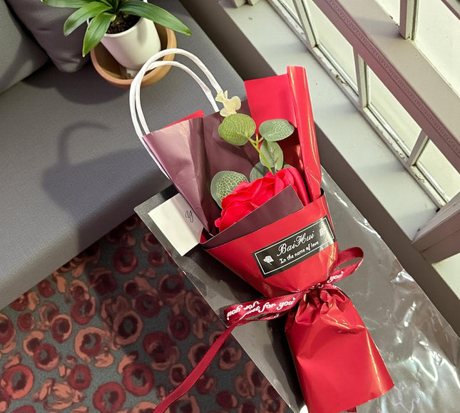 Ramo 1 Rosa Envueltas en Bolsa de Regalo Celofan