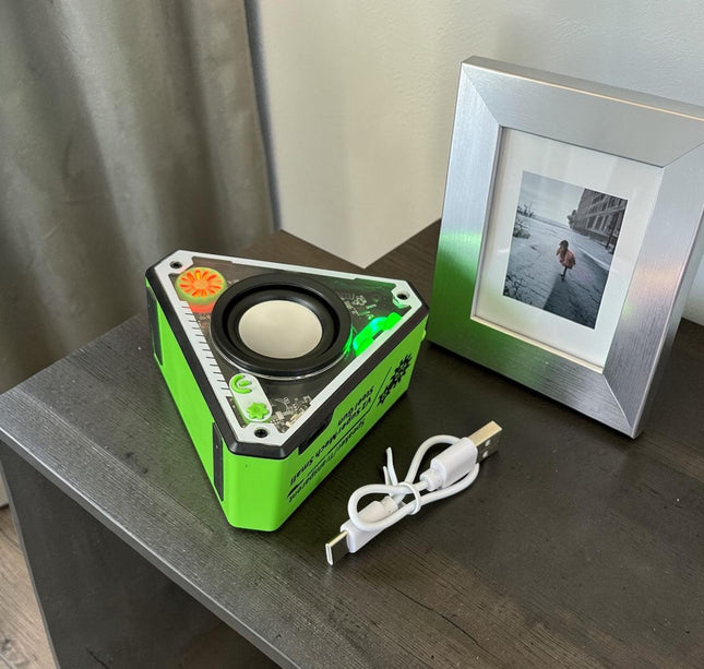 Bocina Bluetooth Triangular Transparente Con Luces
