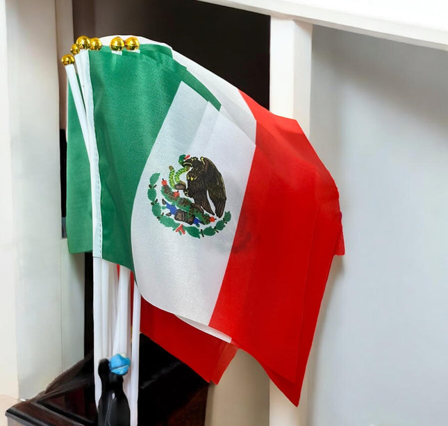 100 Banderas de Tela Mexico Ch $2 c/u
