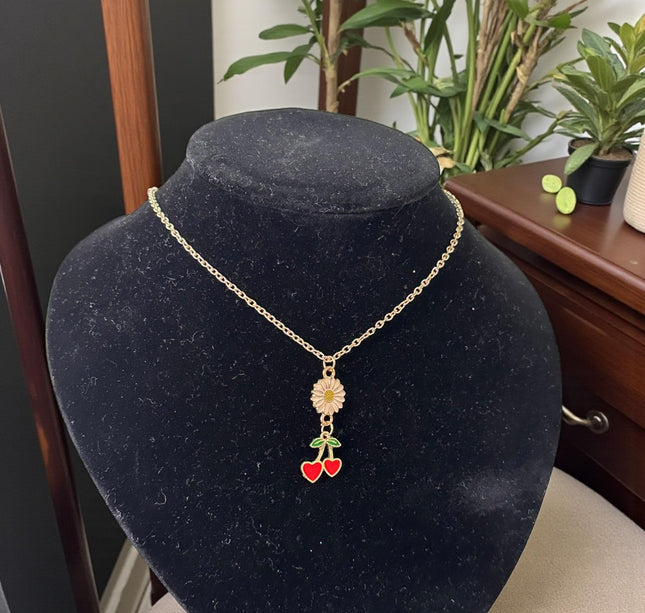 12 Collares Cereza/Fresita con Flor $12 c/u