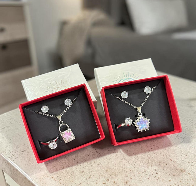 12 Sets Joyeria Collar,Anillo y Aretes con Pedreria y Caja de Regalo Plateada $19.5 c/u