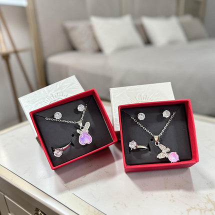 12 Sets Joyeria Collar,Anillo y Aretes con Pedreria y Caja de Regalo Plateada $19.5 c/u