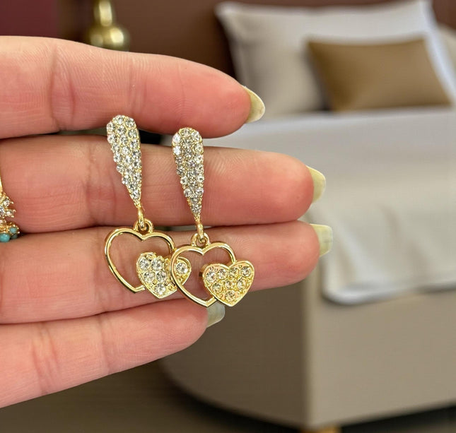 12 Aretes Dorados Pedreria Zirconia Corazon $17.7 c/u