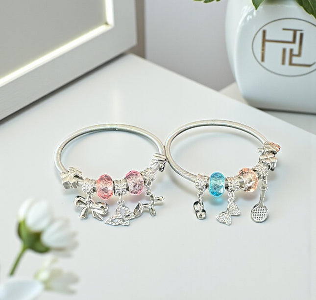 12 Pulseras Plateadas con Dijes tipo Pandora $13 c/u