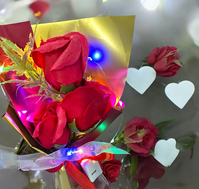 3 Ramo de Rosas con Adorno de Corazón y Luz San Valentin $89 c/u