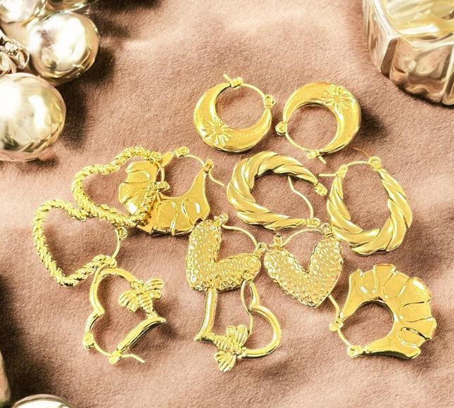 12 Pares de Aretes Dorados Figuras Acero $14 c/u