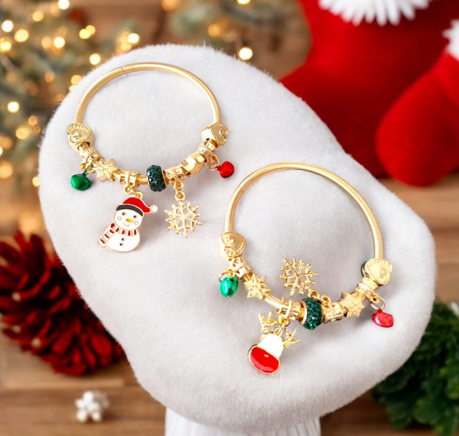 12 Pulseras tipo pandora Dije Navideño Doradas $13.9 c/u