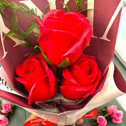 3 Caja de regalo con Ramo de Rosas $81 c/u