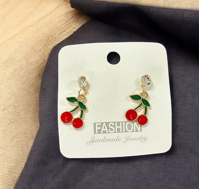12 Aretes Cerezas/Fresas con Pedreria $5.9 c/u