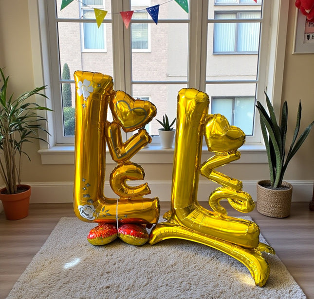 Globo "Love" Letras Doradas