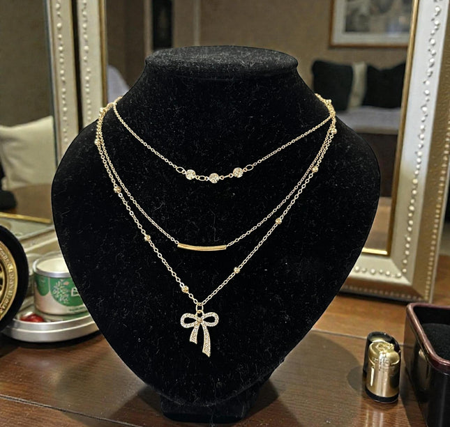 12 Collares Triples con Dijes Perlas/Pedreria $16 c/u