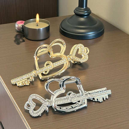 12 Pinzas para Cabello Doradas/Plateadas Corazón con Pedreria  $26 c/u