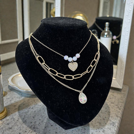 12 Collares Triples con Dijes Perlas/Pedreria $16 c/u