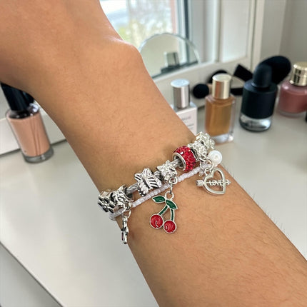 12 Pulsera Tipo Pandora con Dijes Capibara $13.5 c/u