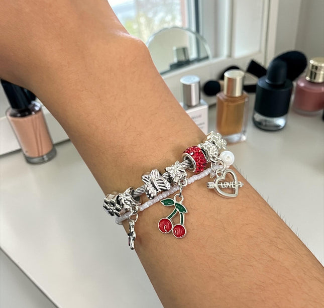 12 Pulsera Tipo Pandora con Dijes Capibara $13.5 c/u