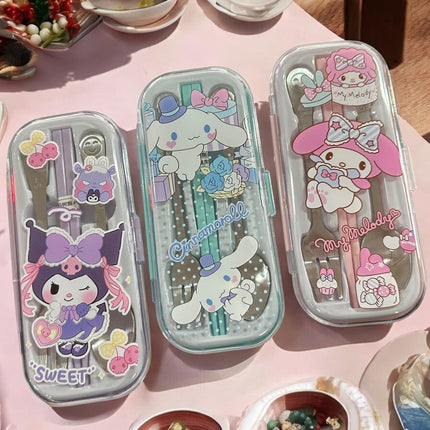 3 Sets Sanrio de Cubiertos con Estuche para Guardar $42 c/u