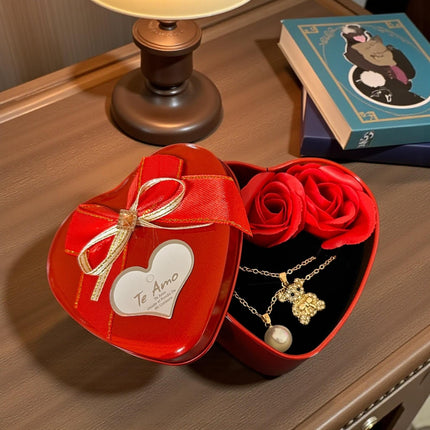 6 Caja Corazón Metalica con  3 Rosas de Jabón y Collar $43 c/u