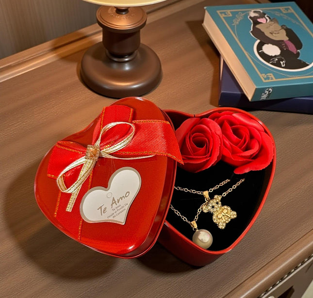 6 Caja Corazón Metalica con  3 Rosas de Jabón y Collar $43 c/u