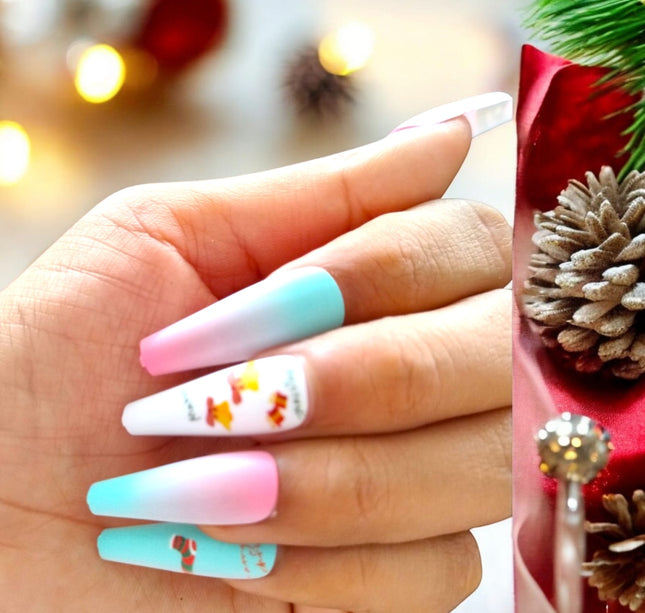 12 Sets de uñas postizas Navideñas $8.70 c/u