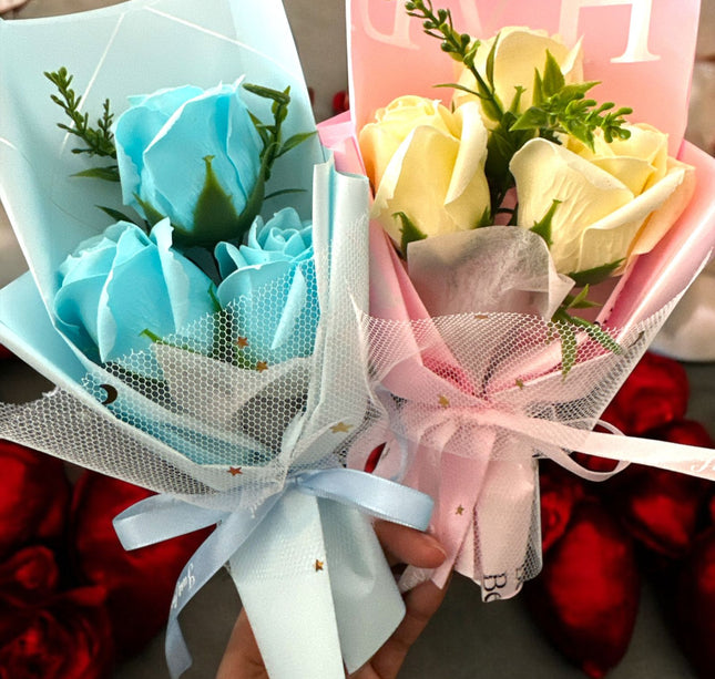 3 Caja de regalo con Ramo de Rosas $81 c/u