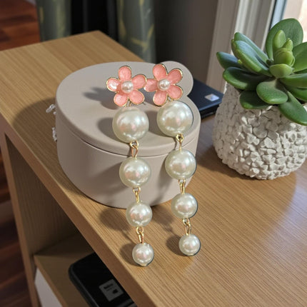 12 Aretes Perlas Colgantes con Pedreria $13.7 c/u