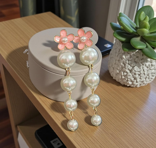 12 Aretes Perlas Colgantes con Pedreria $13.7 c/u