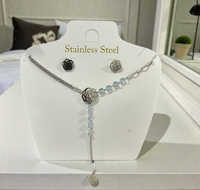 6 Sets de Acero Inoxidable Aretes y Collares $38c/u