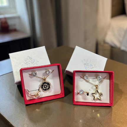 12 Sets Joyeria Collar,Anillo y Aretes con Pedreria y Caja de Regalo Dorada $22.5 c/u