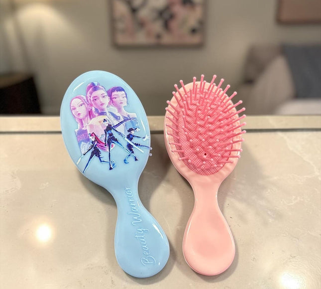 12 Cepillos Guerreras K-Pop de Bolsillo Colores $14.5 c/u