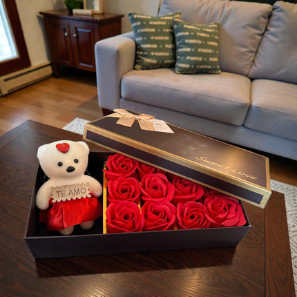 Caja de Regalo Con 12 Rosas de Jabón y Osito "Te Amo"