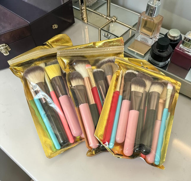 12 Sets de 10 Brochas de Maquillaje $30. c/u