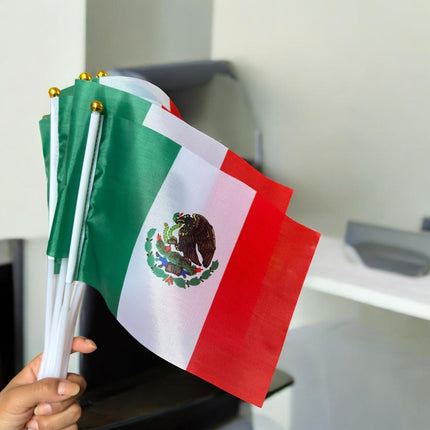 100 Banderas de Tela Mexico Ch $2 c/u