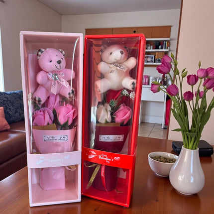 Caja de Regalo con Ramo de Rosas y Osito "San Valentin"