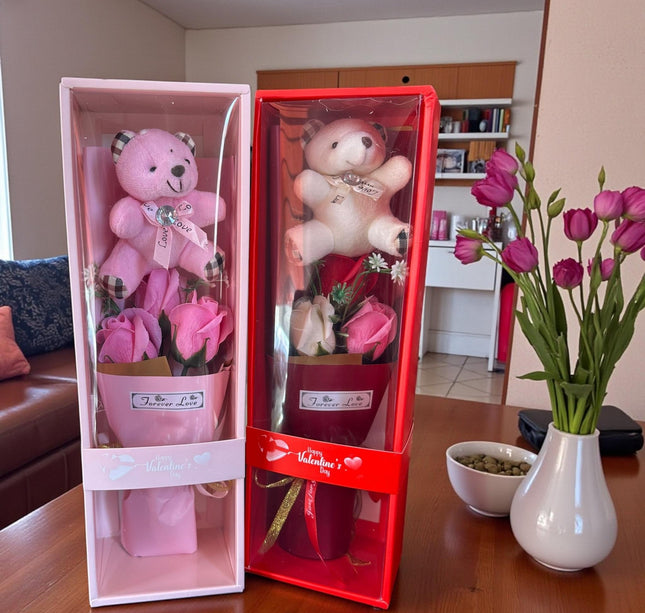 Caja de Regalo con Ramo de Rosas y Osito "San Valentin"