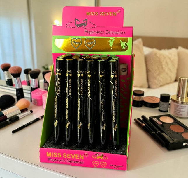 24 Delineador/Pegamento para Pestañas $7.5 c/u