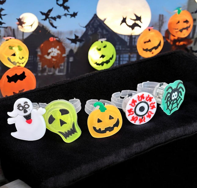 50 Anillos Halloween con figuras $2.52 c/u