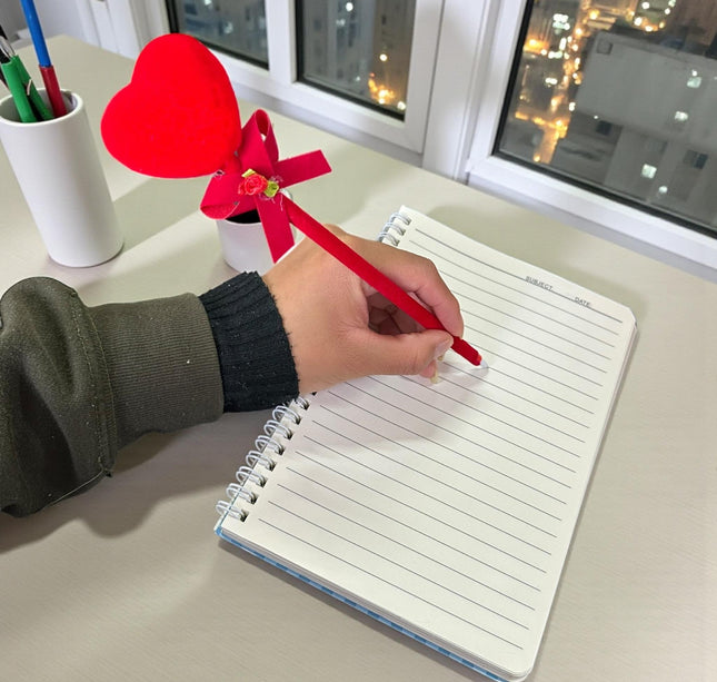 12 Plumas Corazon con Luz "San Valentin" $10.8 c/u