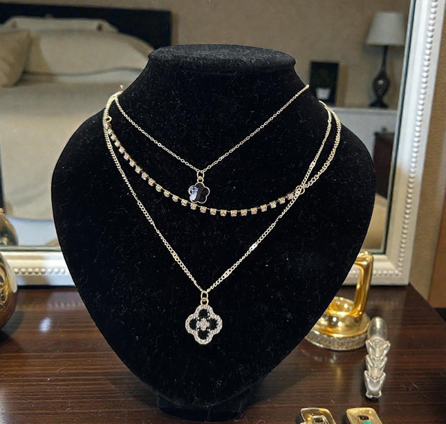 12 Collares Triples con Dijes Perlas/Pedreria $16 c/u