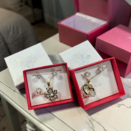 12 Sets Joyeria Collar,Anillo y Aretes con Pedreria y Caja de Regalo Dorada $22.5 c/u