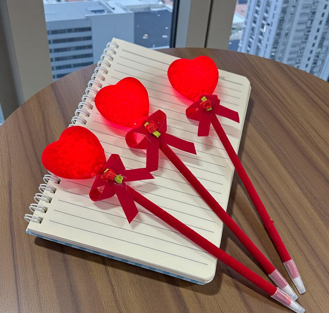 12 Plumas Corazon con Luz "San Valentin" $10.8 c/u