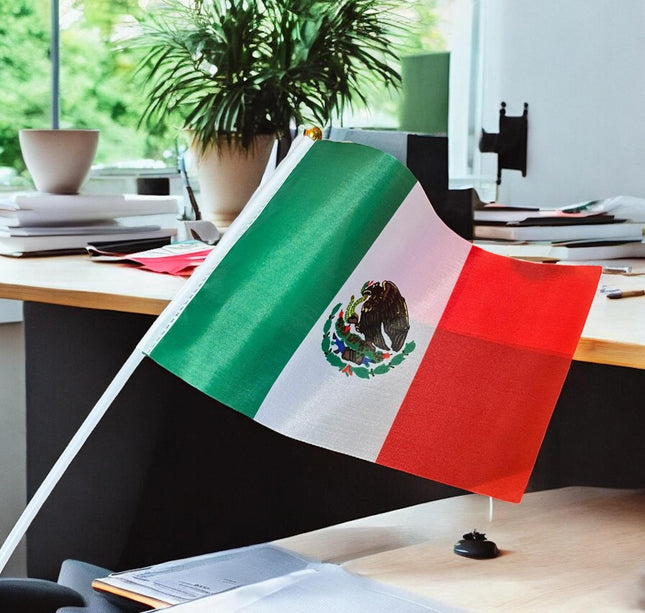 100 Banderas de Tela Mexico Ch $2 c/u