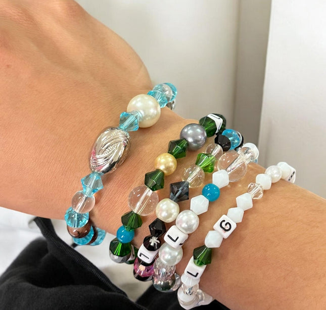 12 Pulseras Letras y Pedreria $3.9 c/u