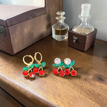 12 Aretes Cerezas Dorados $12 c/u