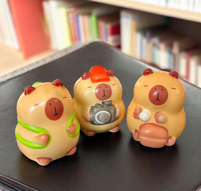 12 Squishies capibaras G $13.5 c/u