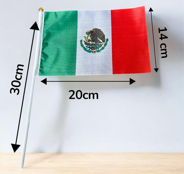 100 Banderas de Tela Mexico Ch $2 c/u