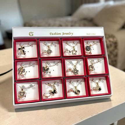12 Sets Joyeria Collar,Anillo y Aretes con Pedreria y Caja de Regalo Dorada $22.5 c/u