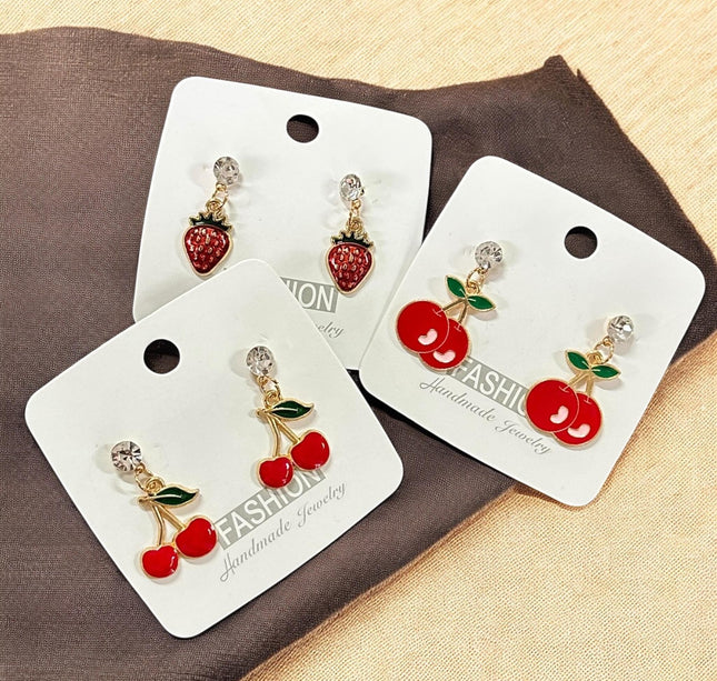 12 Aretes Cerezas/Fresas con Pedreria $5.9 c/u